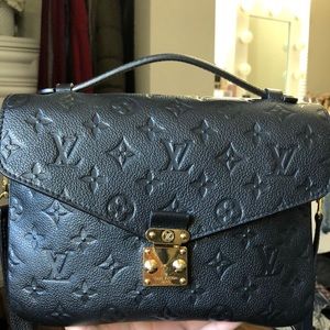 Black Louis Vuitton purse